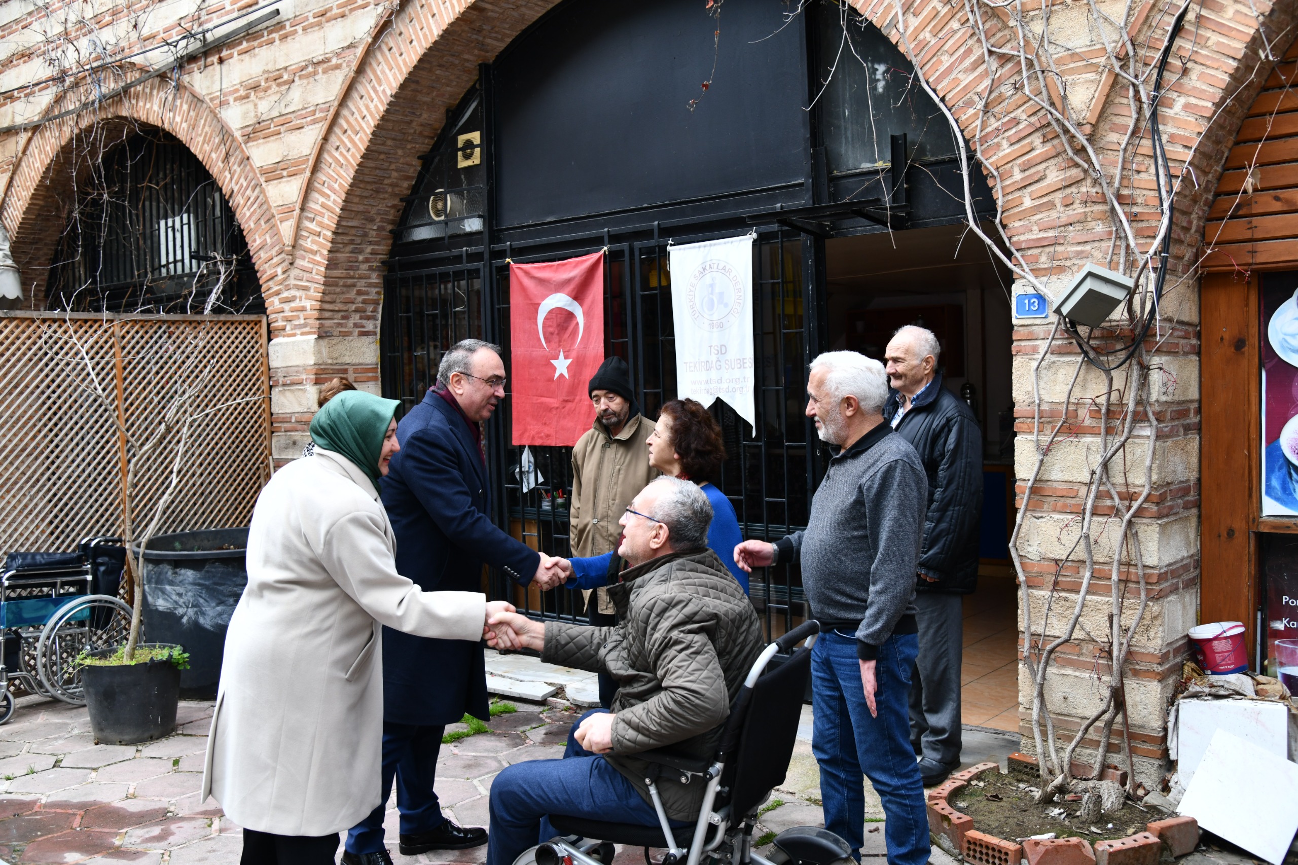 Vali Soytürk ve eşi Nurdan Soytürk Hanımefendi Türkiye Sakatlar Derneği Tekirdağ Şubesi’ni Ziyaret Etti