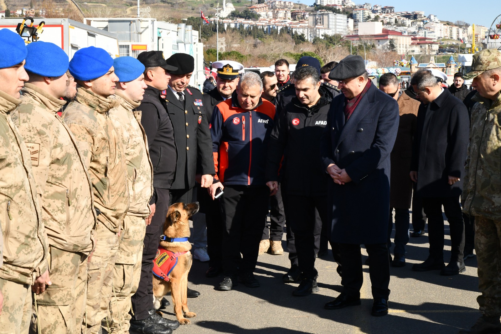 Vali Soytürk Akredite Ekiplerin Malzeme ve Ekipman Sergisi’ni Ziyaret Etti