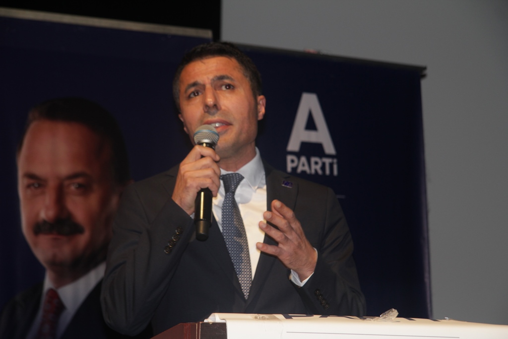 A PARTİ 1. OLAĞAN KONGRESİNDE YAVUZ AVCI YENİDEN BAŞKAN