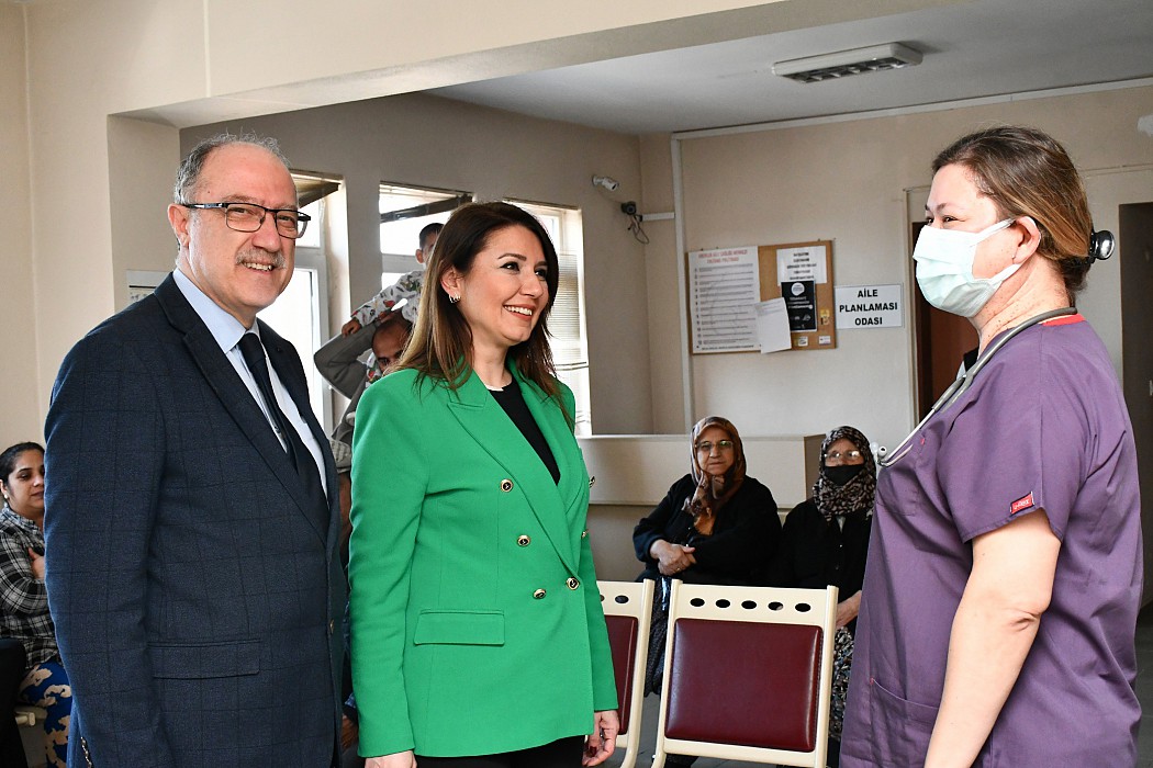 BELEDİYE BAŞKANI NERGİZ KARAAĞAÇLI ÖZTÜRK TIP BAYRAMI SEBEBİYLE SAĞLIK ÇALIŞANLARINA ZİYARET GERÇEKLEŞTİRDİ