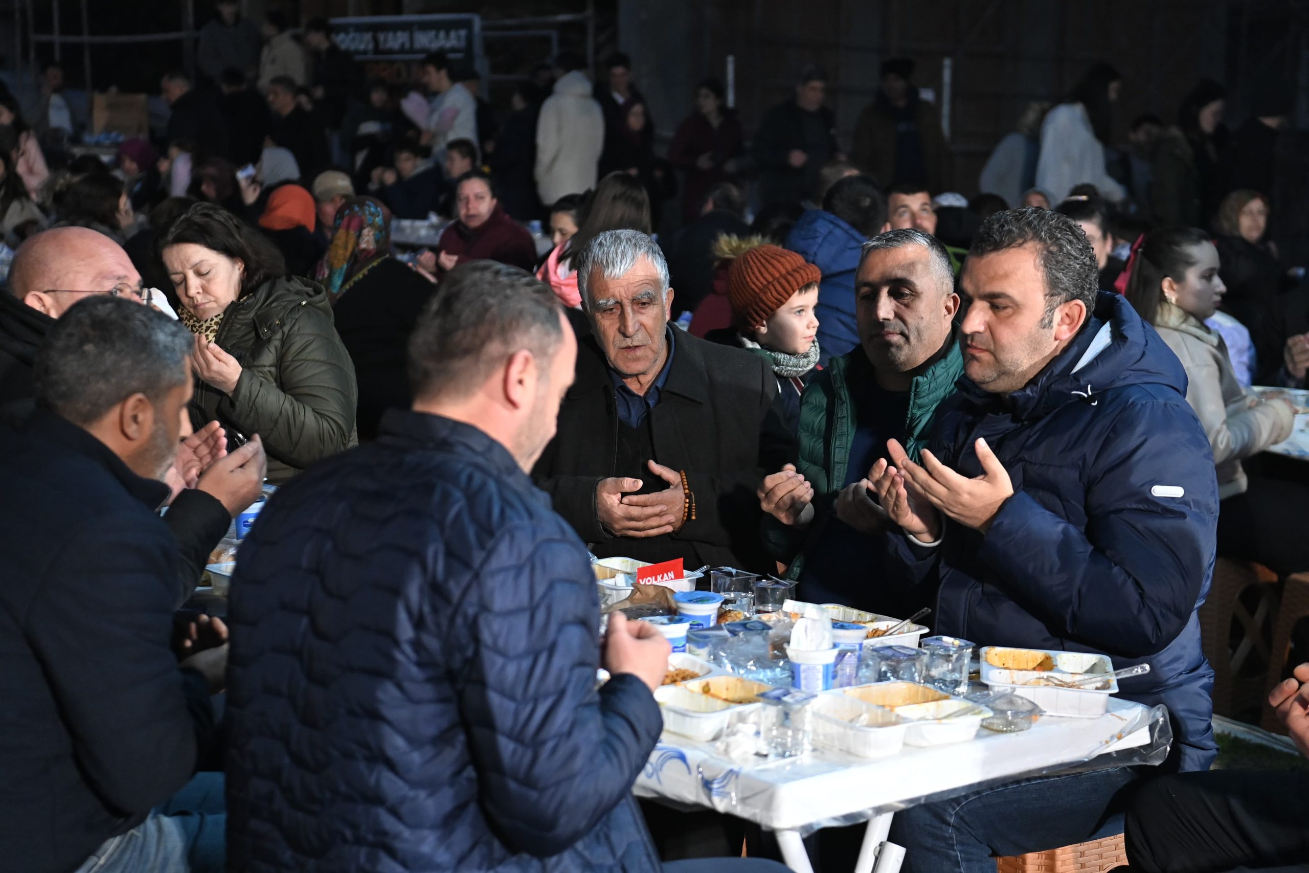 Çınarlı Mahallesi Halk Sofrasında 5 Bin Kişi Oruç Açtı