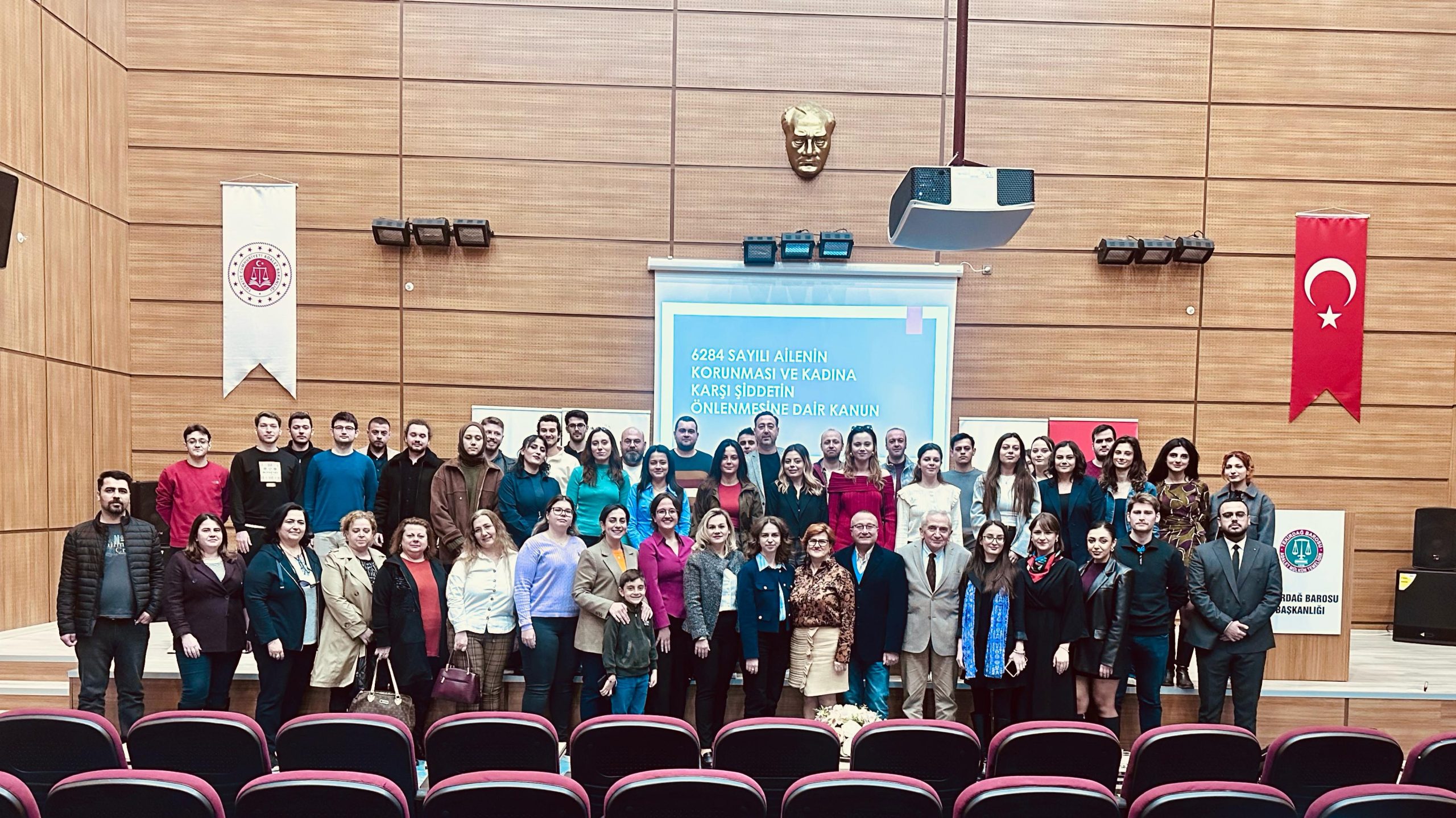 Toplumsal Cinsiyet Eşitliği ve 6284 Sayılı Kanun Uygulamaları” konulu meslek içi eğitim Tekirdağ Adliyesi Konferans Salonunda Gerçekleştirildi.