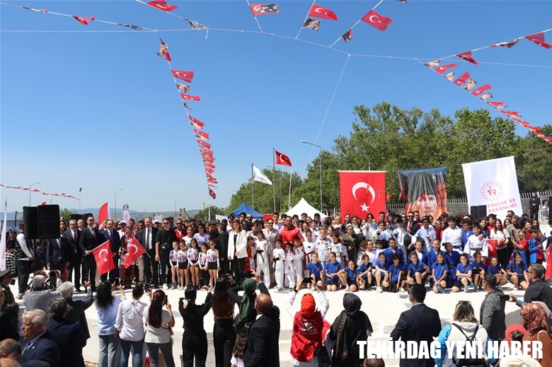 “19 MAYIS ATATÜRK’Ü ANMA VE GENÇLİK SPOR BAYRAMIMIZIN “106.YIL DÖNÜMÜ BÜYÜK BİR ÇOŞKU İLE KUTLANDI.