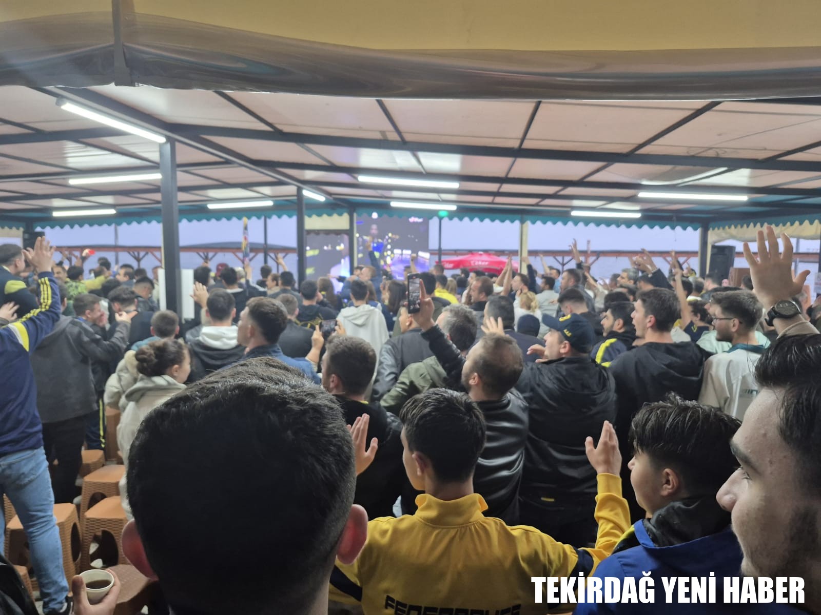 Fenerbahçenin Avrupa Zaferi Süleymanpaşada Dev Ekrandan Coşkuyla Takip Edildi