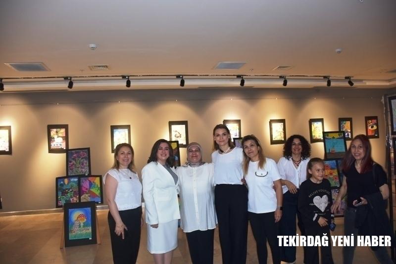 Geleceğin Sanatçıları Sahne Aldı: Öğrencilerin Renkli Dünyası Büyük İlgi Gördü