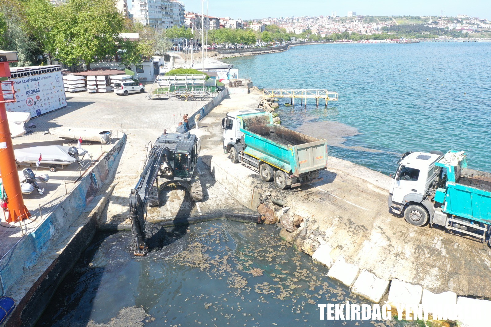 Süleymanpaşa Belediyesi Sahilde Müsilaj Temizliği Yaptı