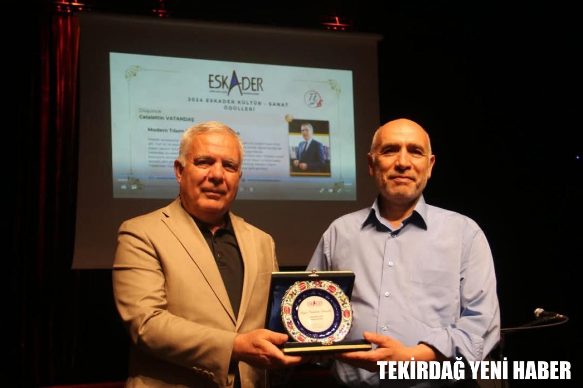 ÜNİVERSİTEMİZ REKTÖR YARDIMCISI PROF. DR. CELALETTİN VATANDAŞ “DÜŞÜNCE” KATEGORİSİNDE “ESKADER 2024 KÜLTÜR SANAT ÖDÜLÜ” ALDI