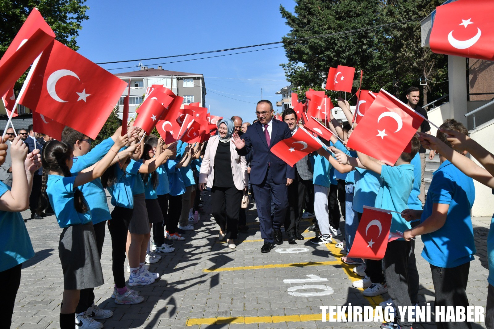 Vali Soytürk Dünya Oyun Oynama Günü’nde Öğrencilerle Oyun Oynadı