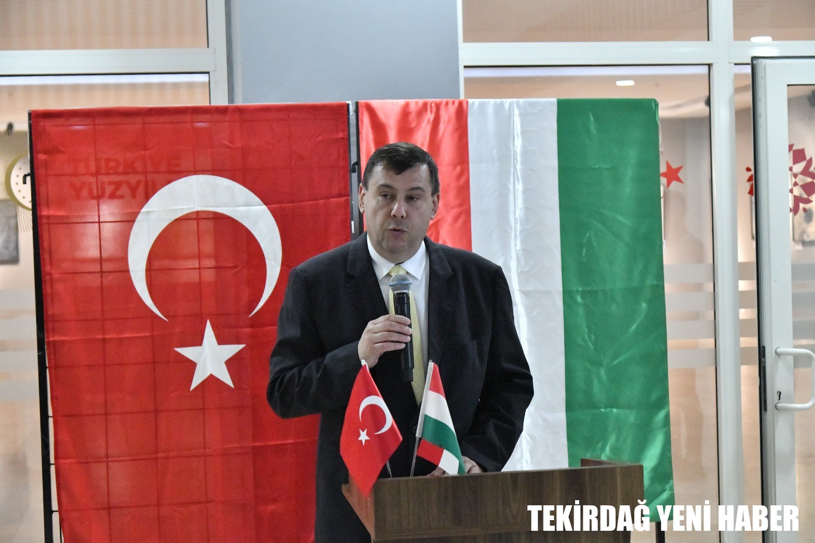 Vali Soytürk Macar Sanatçının Sergi Açılışına Katıldı