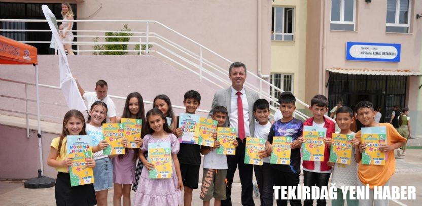 Başkan Sarıkurt´tan Öğrencilere Karne Hediyesi