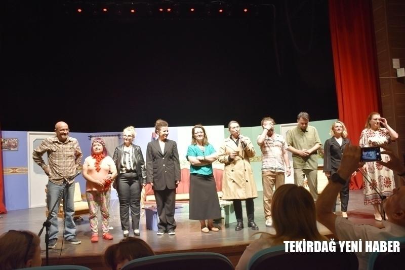 “Haydi Karına Koş!” Tekirdağ’da Seyirciyle Buluştu: Salon Tıklım Tıklımdı