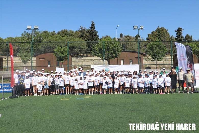 “SPOR BAĞIMLILIKLARDAN KORUR.”UYUŞTURUCU İLE MÜCADELE GÜNÜ İL SPOR ETKİNLİKLERİ İÇİN BİR ARAYA GELDİK.