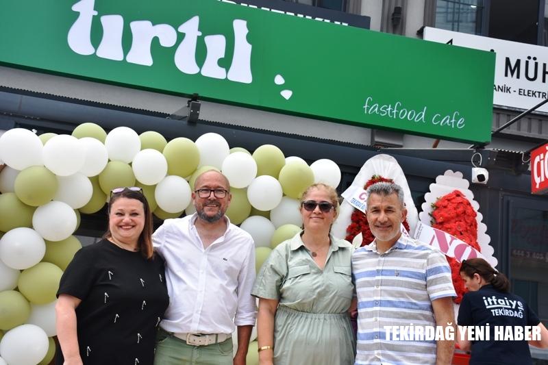 TIRTIL FAST FOOD CAFE GÖRKEMLİ BİR AÇILIŞLA HİZMETE GİRDİ