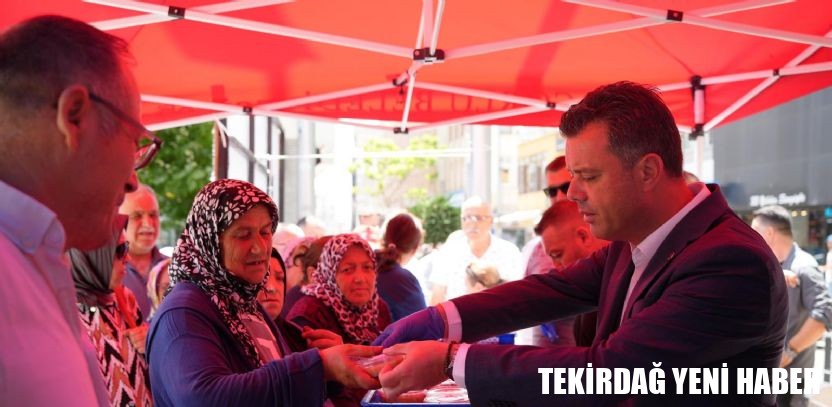 Çorlu Belediyesinden Cumhuriyet Meydanı´nda Vatandaşlara Aşure İkramı