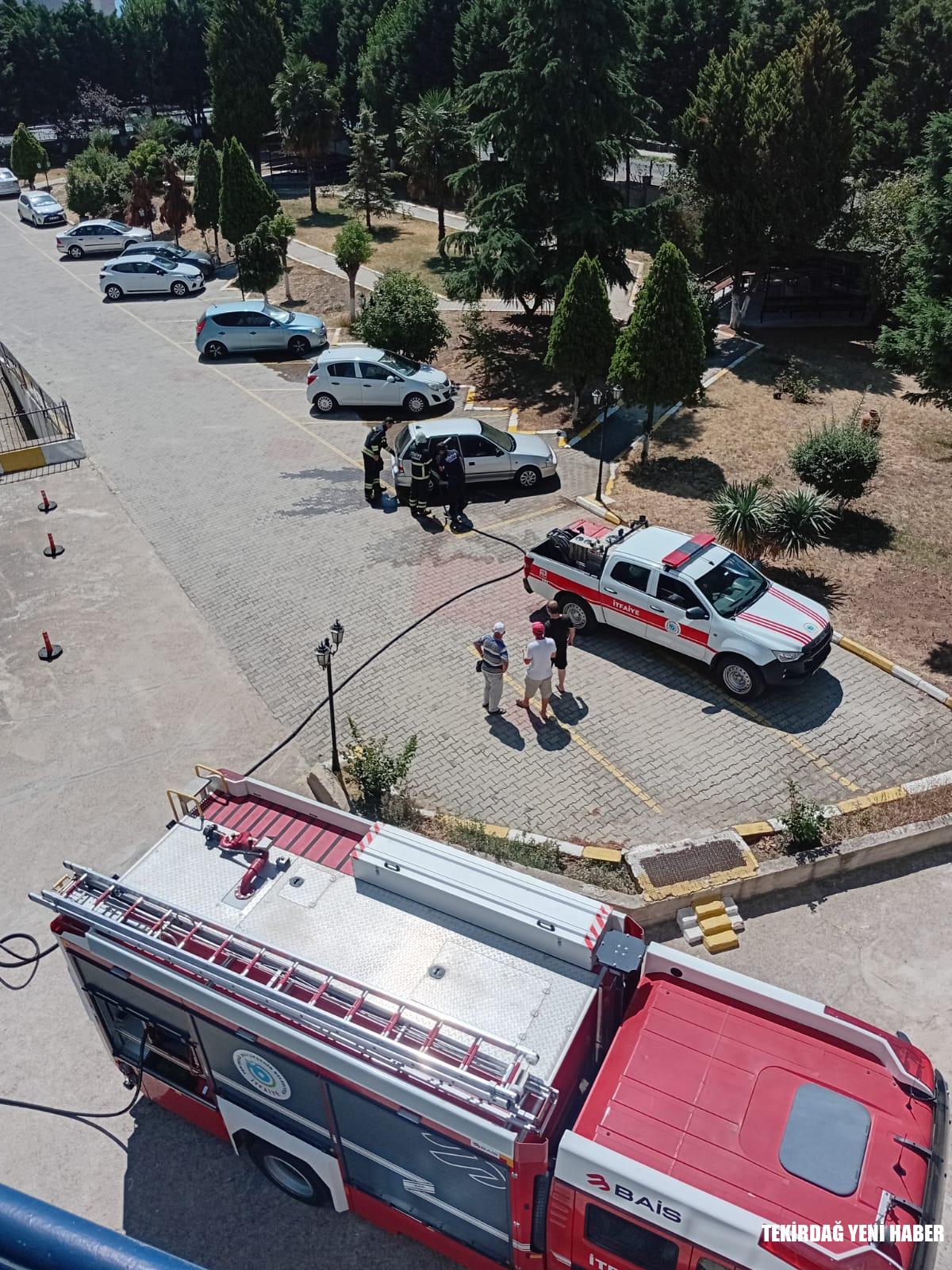 Süleymanpaşa’da Park Halindeki Araçta Yangın Paniği!