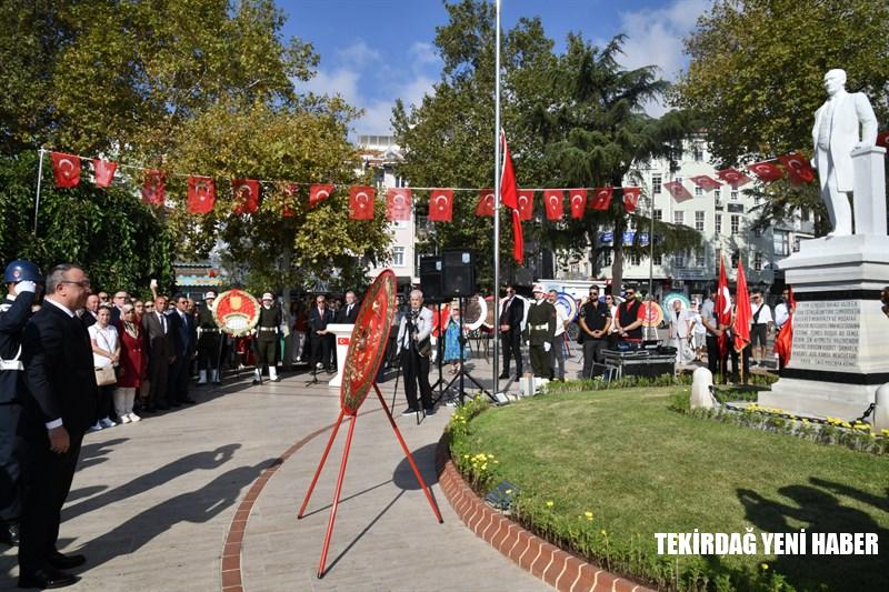 Atatürk Anıtı’na Çelenk Sunuldu