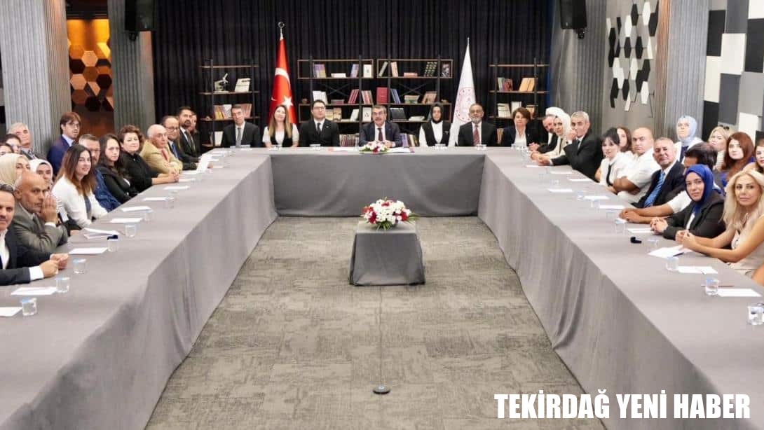 Bakan Tekin, Eylül Ayı Mesleki Çalışma Programı Canlı Yayınında Öğretmenlere Hitap Etti