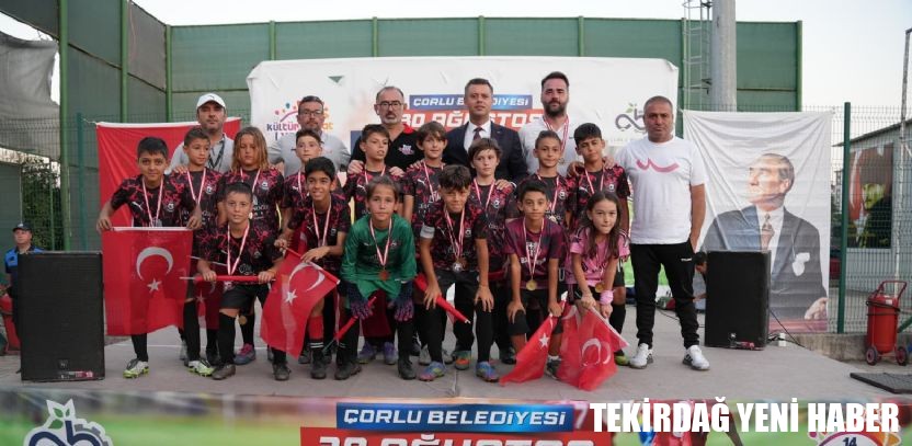 Çorlu`da Zafer Bayramı Coşkusu Futbol Turnuvasıyla Taçlandı