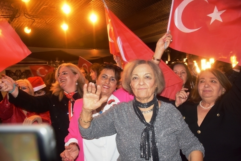 Cumhuriyet Dostu Kadınlar Yeni Yıl Yemeğinde Buluştu