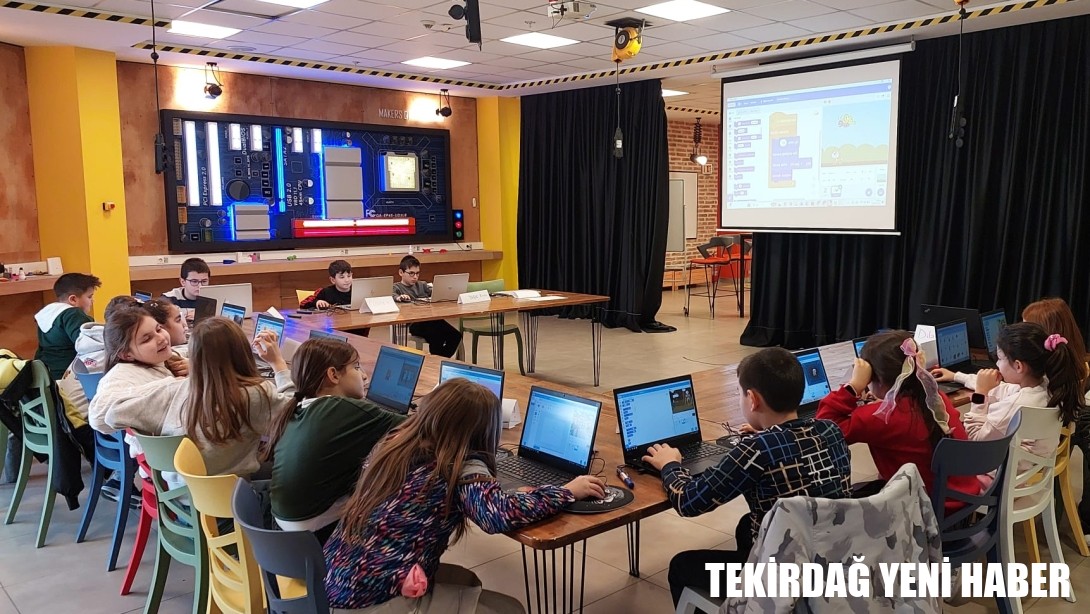 “Yazılım Okuryazarlığı Projesi” Kapsamında MakersLab Atölyesi’ne Ziyaret Gerçekleştirildi