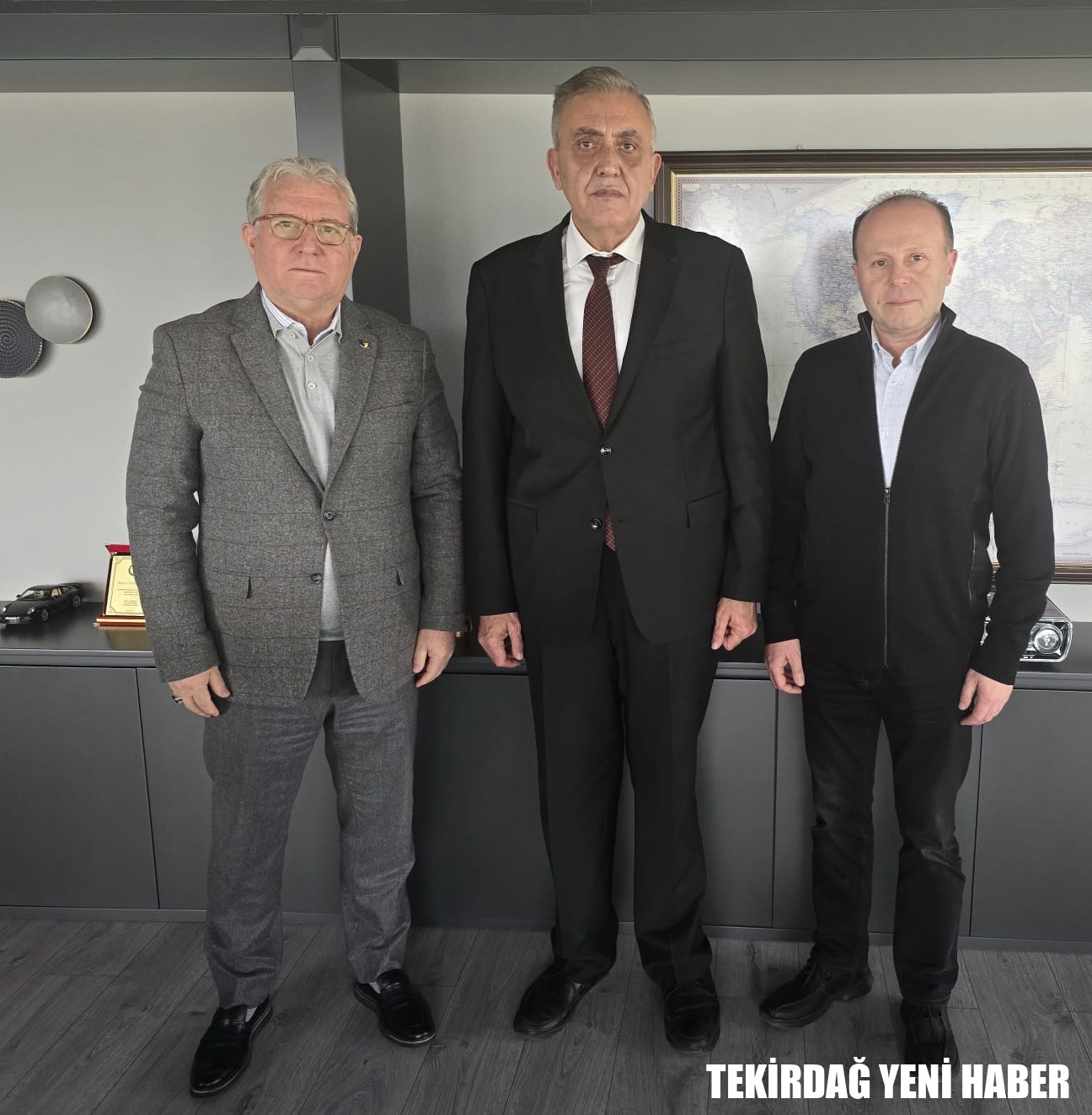 Süleymanpaşa Kaymakamı  Mahmut Nedim TUNÇER, Tekirdağ Ticaret Borsası Başkanı Osman SARI ile birlikte iş insanı Devrim DEMİR’in vefat eden babası…