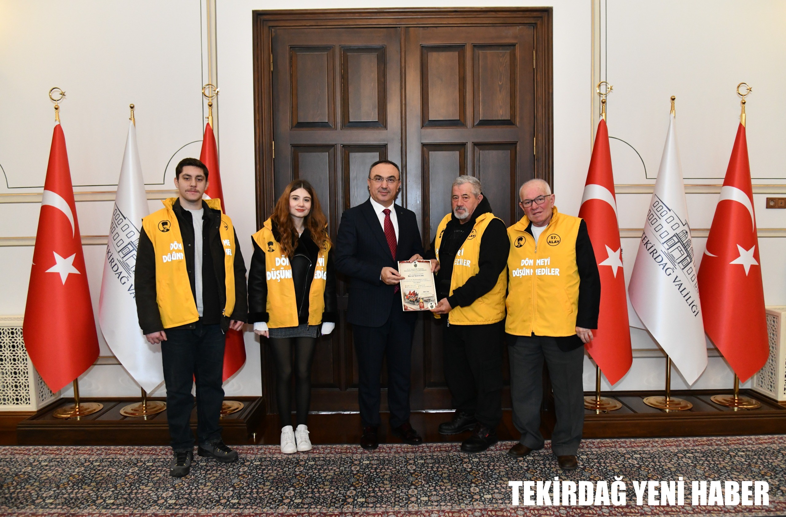 Vali Soytürk 27. ve 57. Alayları Yaşatma ve Araştırma Gönüllüleri Derneği Başkan ve Üyelerini Kabul Etti