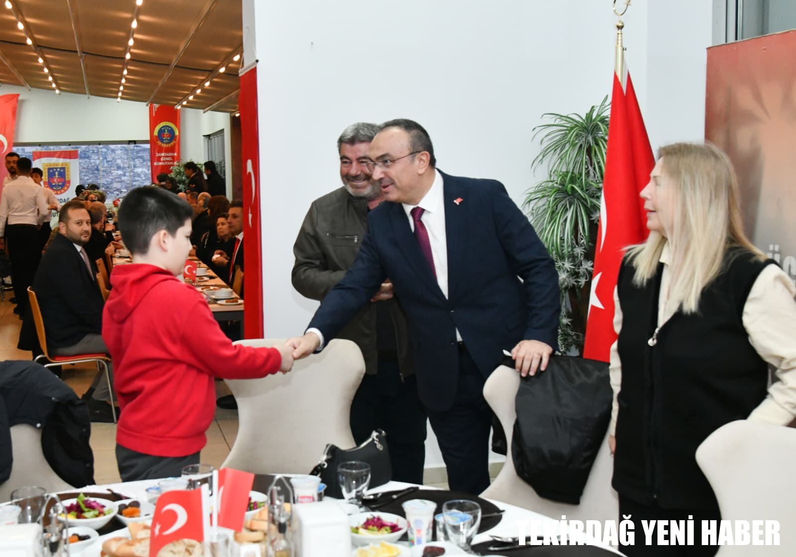 Vali Soytürk ve Eşi Nurdan Soytürk Jandarmalar, Şehit Aileleri ve Gazilerle İftar Yaptı