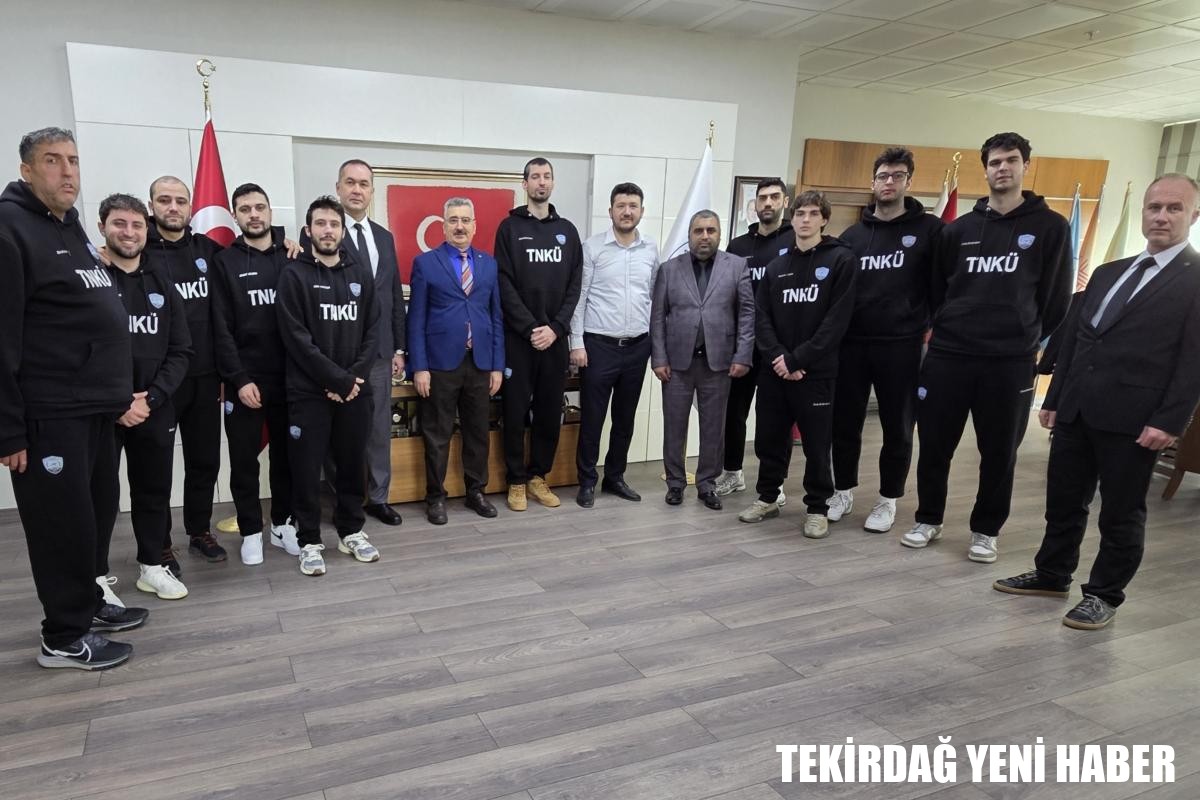 ŞAMPİYON BASKETBOL TAKIMIMIZDAN NAMIK KEMAL ÜNIVERSITESI REKTÖRÜ PROF. DR. MÜMIN ŞAHİN’E ZİYARET