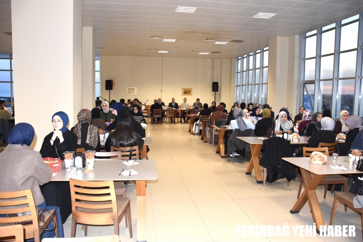 TNKÜ İLAHİYAT FAKÜLTESİ AİLESİ  GELENEKSEL İFTAR PROGRAMINDA BİR ARAYA GELDİ