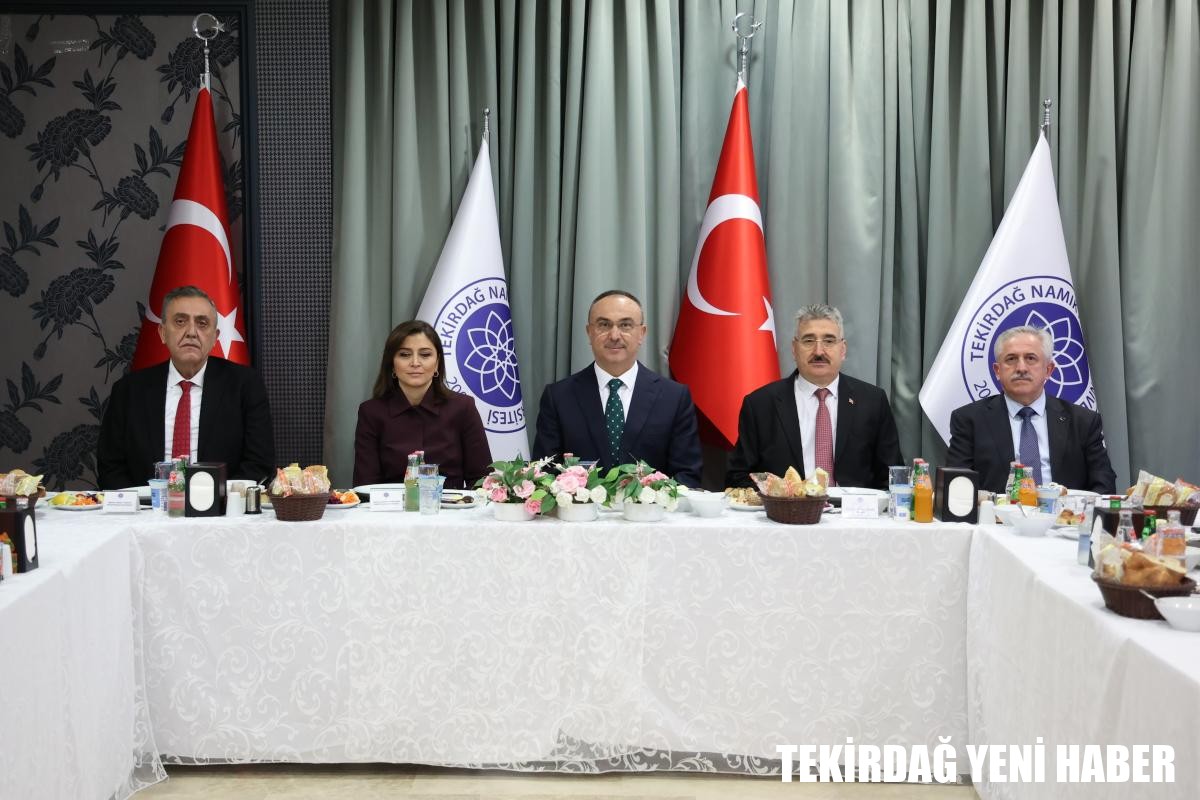 ÜNİVERSİTEMİZDE İFTAR DAVETİ