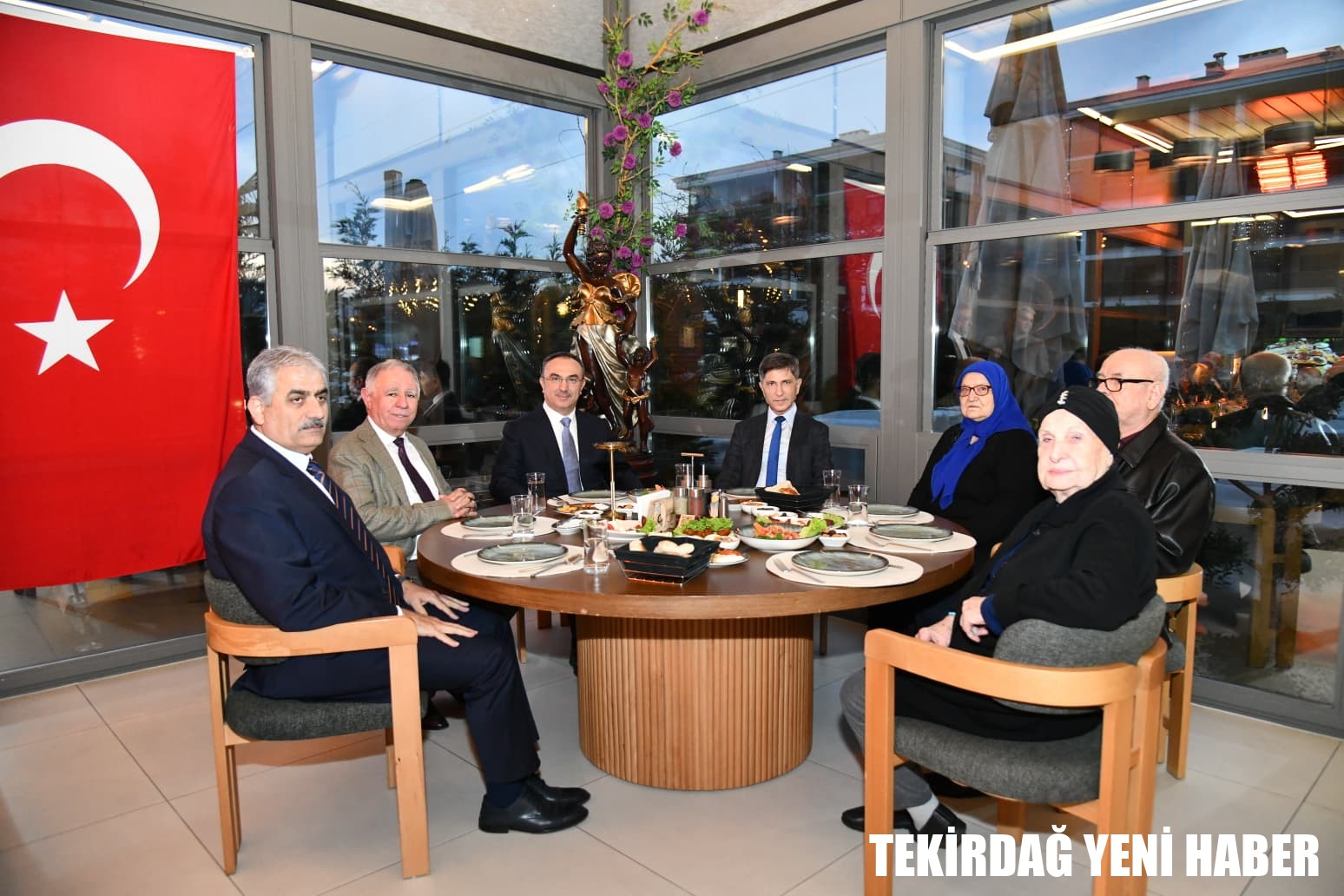 Vali Soytürk Huzurevi Sakinleri İle İftar Yaptı