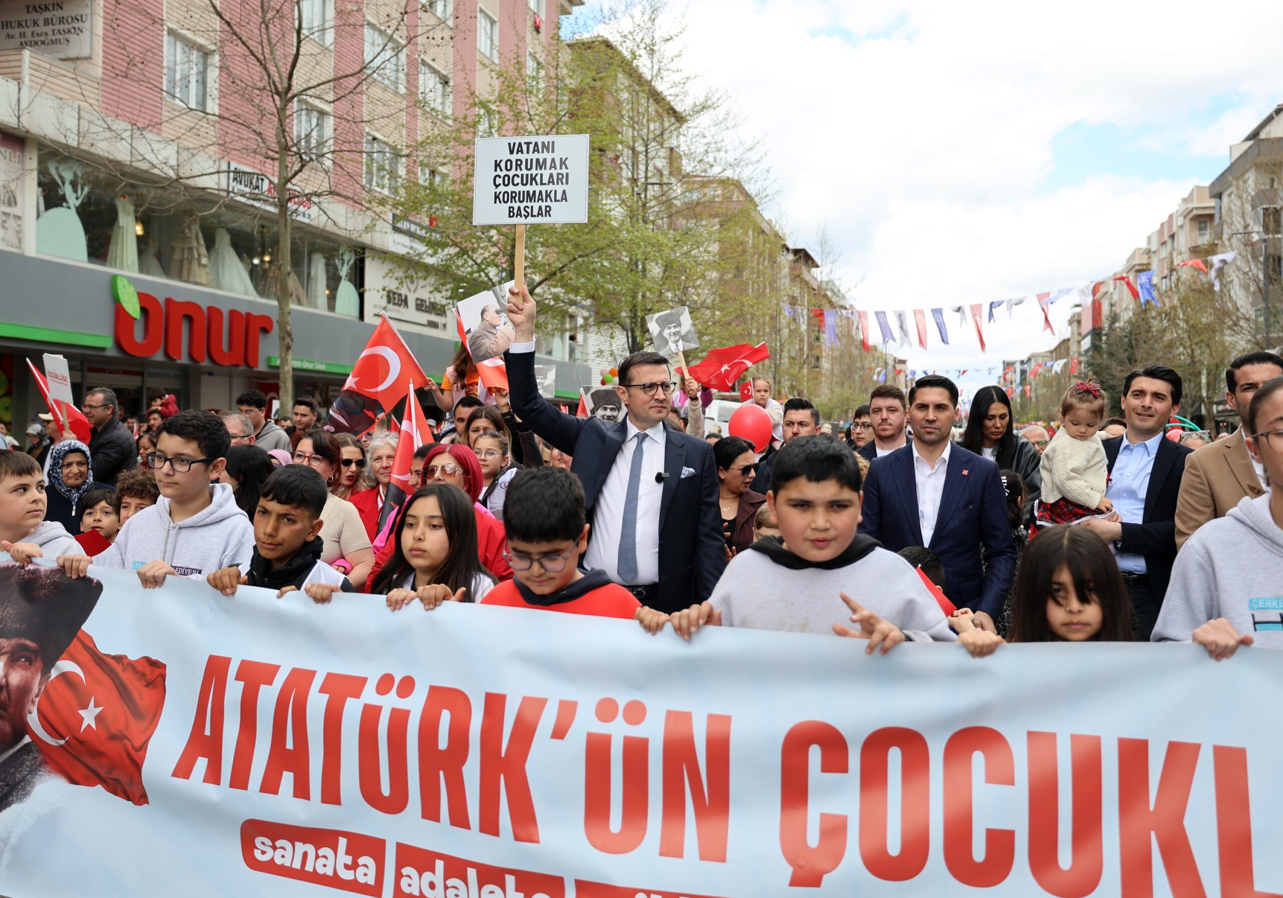 9. ÇOCUK ŞENLİĞİMİZ MUHTEŞEM BİR ATMOSFERDE GERÇEKLEŞTİ