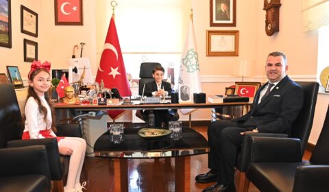 Başkan Nallar Koltuğu Çocuk Meclisi Başkanına Emanet Etti