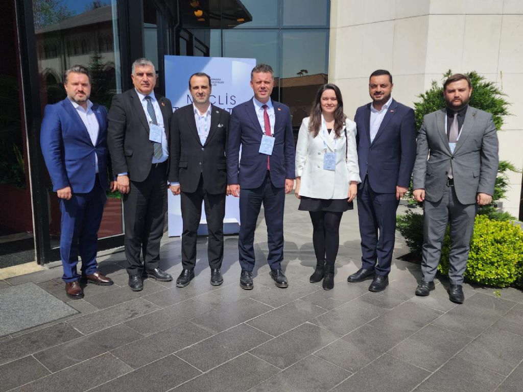 Başkan Sarıkurt, Marmara Belediyeler Birliği Encümen Üyeliğine Seçildi