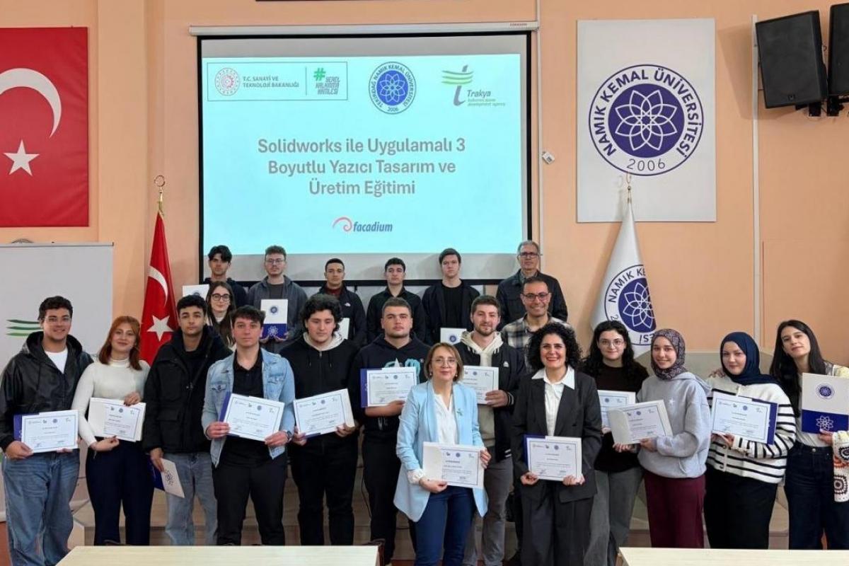 ÇORLU MESLEK YÜKSEKOKULU ENDÜSTRİ ÜRÜNLERİ TASARIMI BÖLÜMÜ’NDE 3 BOYUTLU ÜRETİM EĞİTİMİ TAMAMLANDI