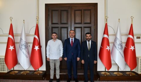 Cumhuriyet Mahallesi Muhtarı Vali Soytürk’ü Ziyaret Etti
