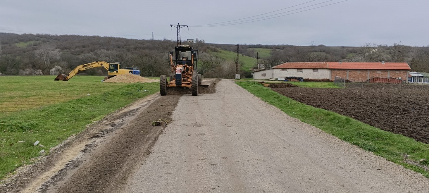 ERGENE'DE YOL BAKIM VE ONARIM ÇALIŞMALARI ARALIKSIZ SÜRÜYOR