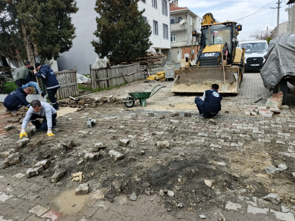 ERGENE'DE YOL VE KALDIRIM ÇALIŞMALARI ARALIKSIZ SÜRÜYOR