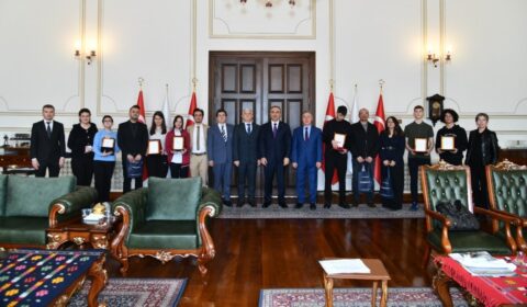"Genç Tasarımlar" Yarışmasında Başarılı Olan Öğrenciler Vali Soytürk ile Buluştu