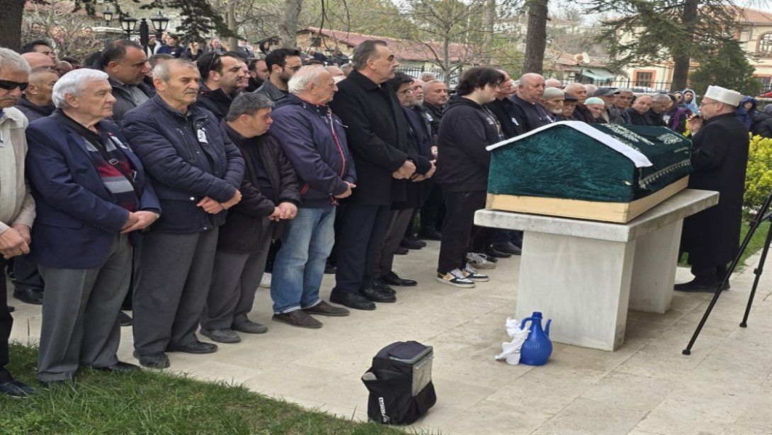 Kaymakamımız Sayın Mahmut Nedim TUNÇER, İlçemiz Tekirdağ Anadolu Lisesi Müzik Öğretmeni Aslı YORUÇ KOŞAR'ın vefat eden eşi...