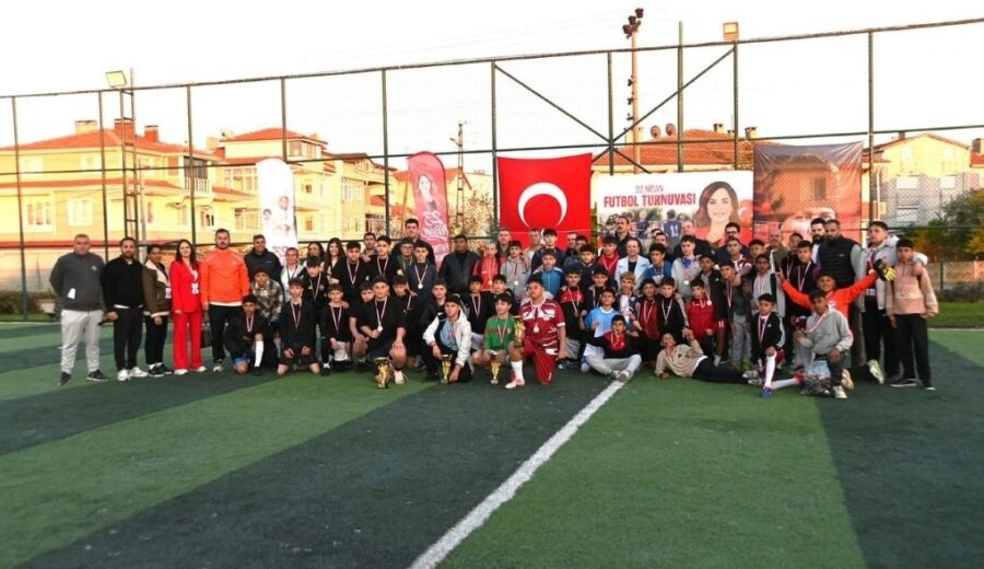 MURATLI'DA 23 NİSAN COŞKUSU FUTBOL ŞÖLENİYLE BİRLEŞTİ