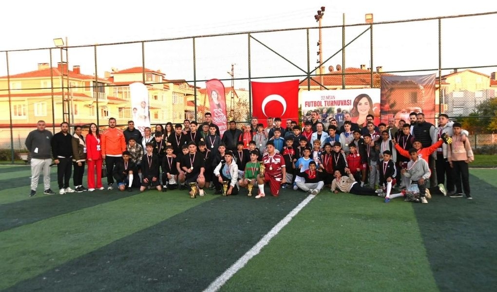 MURATLI'DA 23 NİSAN COŞKUSU FUTBOL ŞÖLENİYLE BİRLEŞTİ