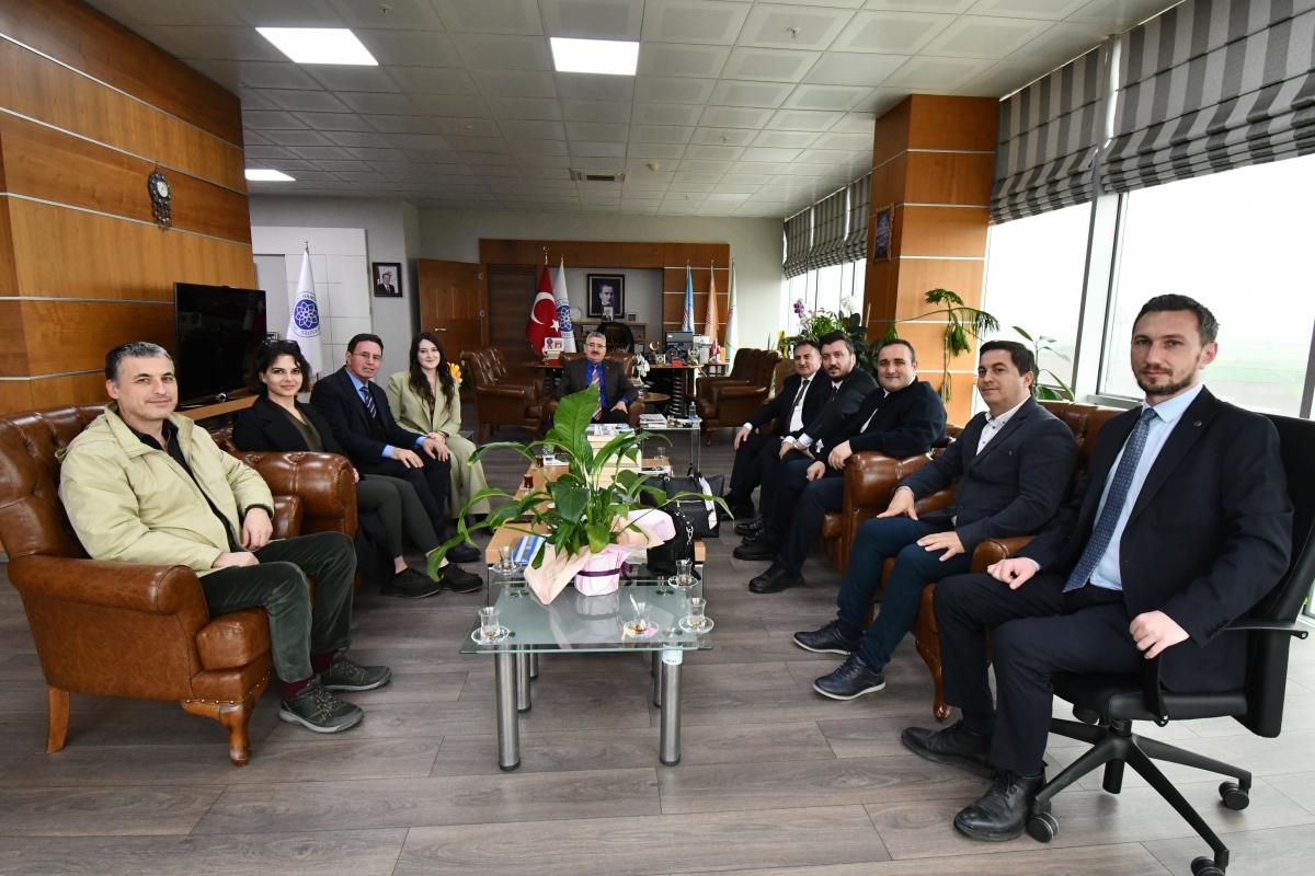 REKTÖRÜMÜZ PROF. DR. MÜMİN ŞAHİN, İÇİŞLERİ BAKANLIĞI DAİRE BAŞKANI VE THK GENEL BAŞKAN YARDIMCISI FAHRETTİN KAYA’YI AĞIRLADI.