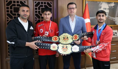 ŞAMPİYONLARDAN BAŞKANIMIZ AKAY’A ZİYARET
