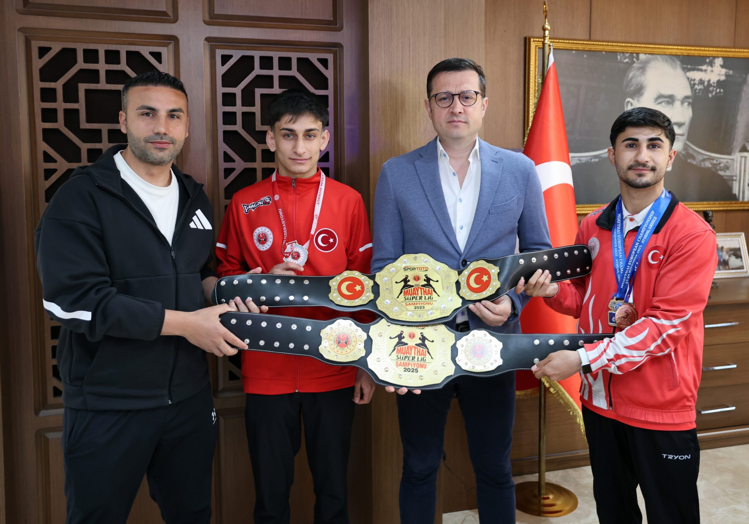 ŞAMPİYONLARDAN BAŞKANIMIZ AKAY’A ZİYARET