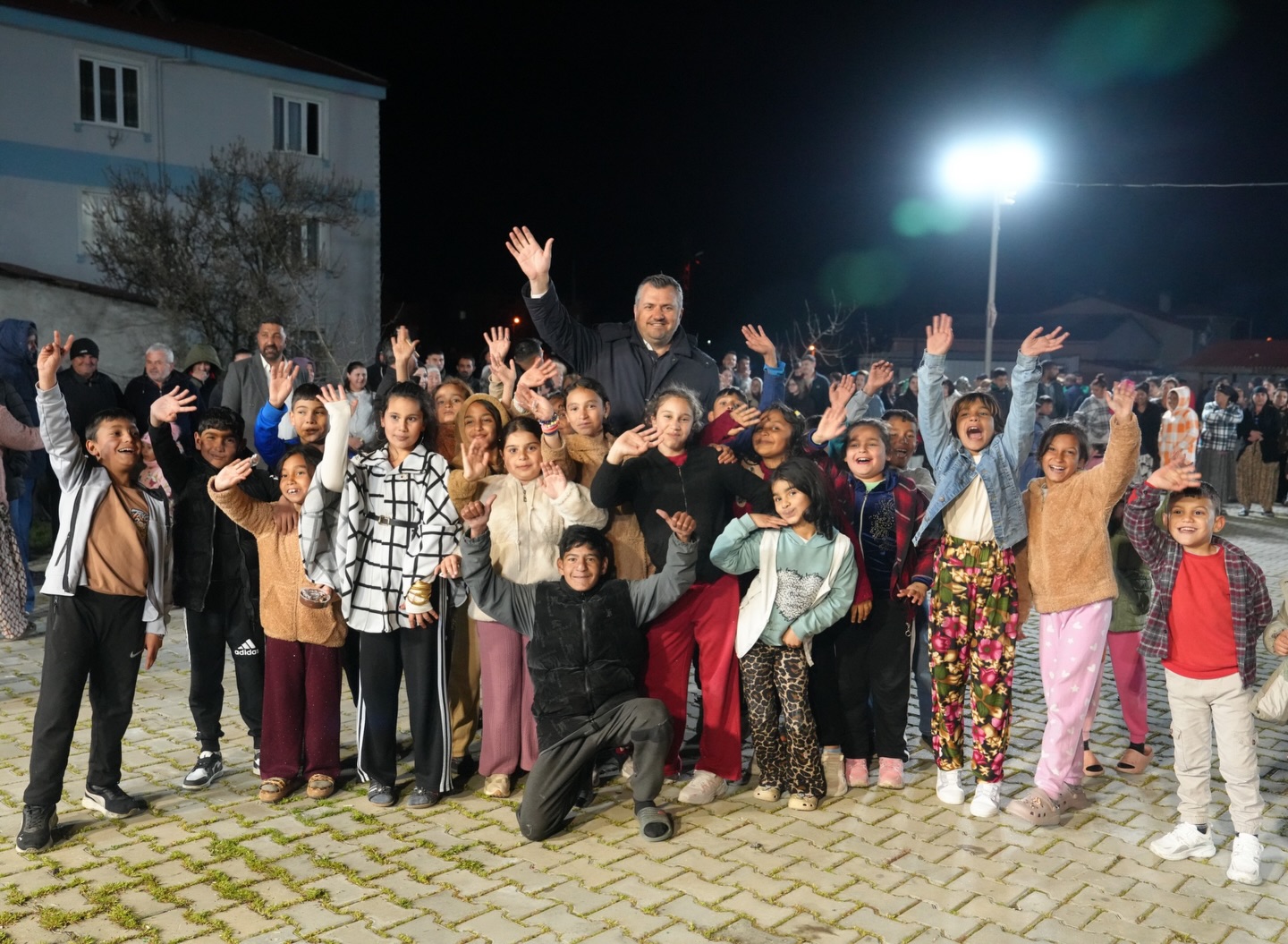 Saray'da dünya romanlar günü coşkusu