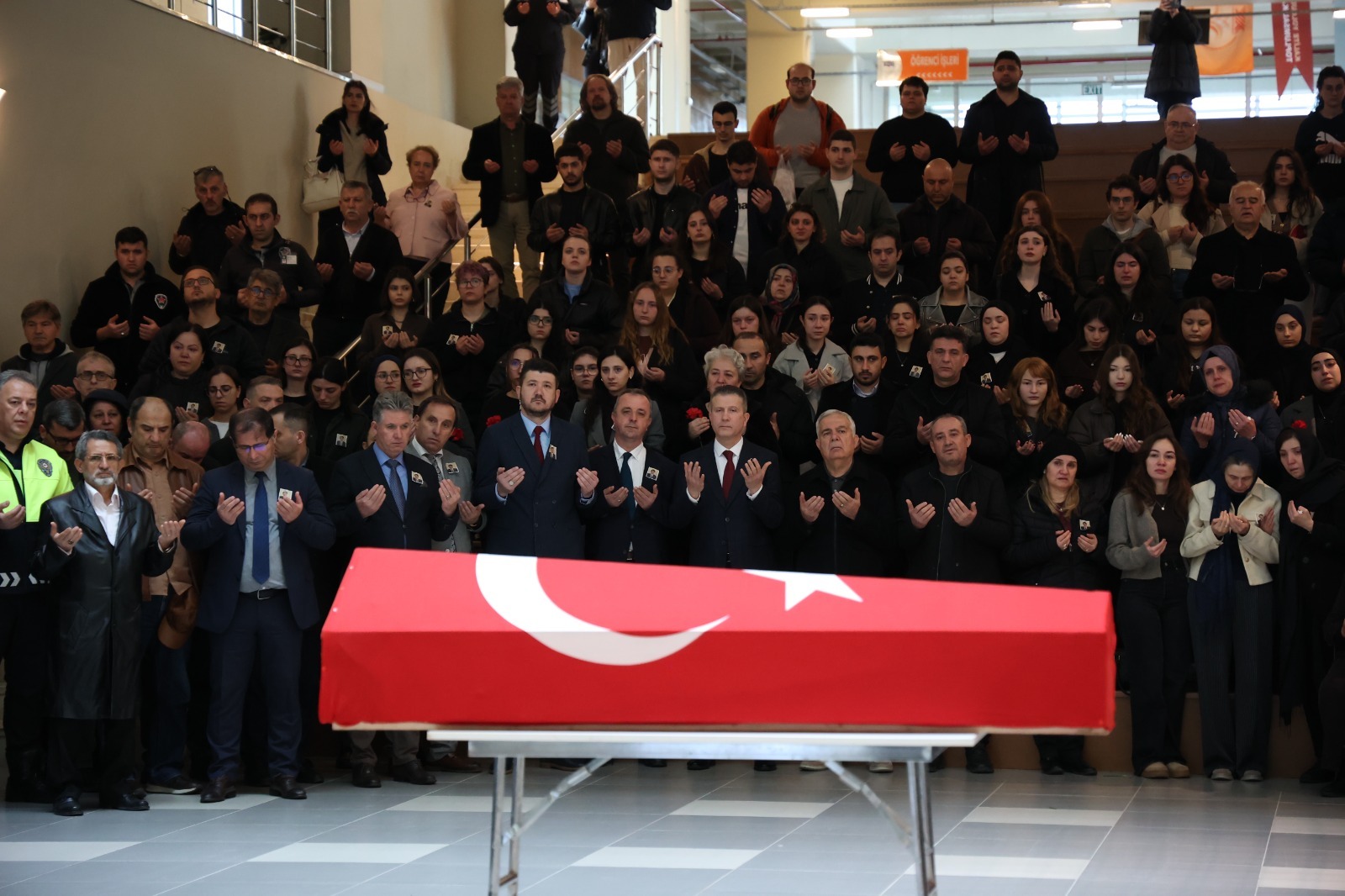 ÜNİVERSİTEMİZ FEN EDEBİYAT FAKÜLTESİ DR. ÖĞR. ÜYESİ TEVFİK SÜTÇÜ İÇİN TÖREN DÜZENLENDİ 02-04-2026