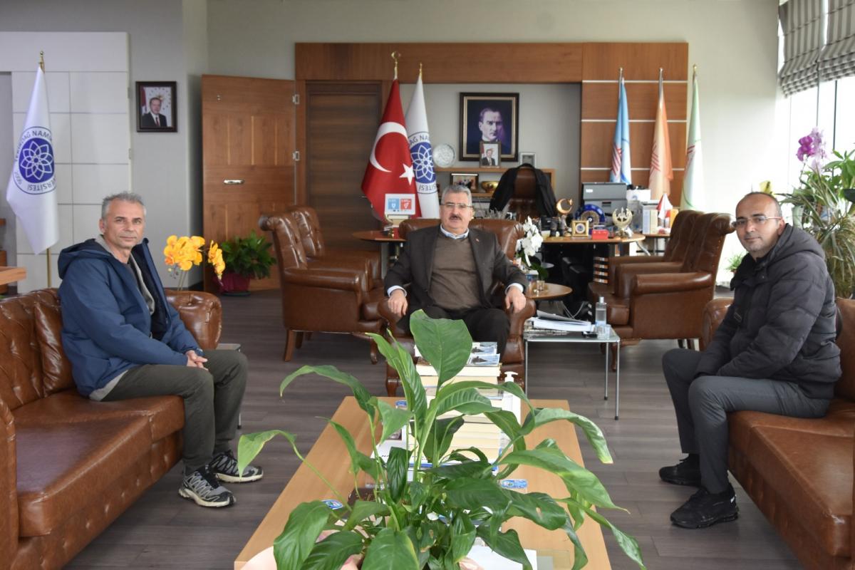 ÜNİVERSİTEMİZ REKTÖRÜNE BİYOLOJİ BÖLÜMÜ ÖĞRETİM ÜYELERİNDEN ZİYARET