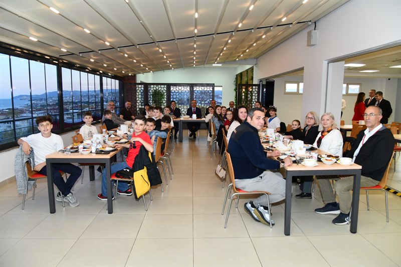 Vali Soytürk Kosova’dan Gelen Öğrencilerle Biraraya Geldi