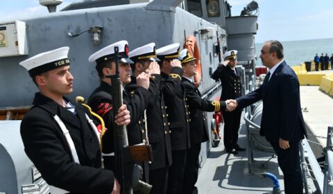 Vali Soytürk TCG ENEZ Gemisi’ni Ziyaret Etti